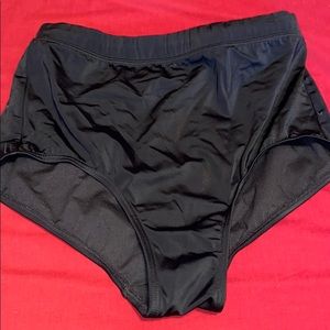 High-wasted bikini bottoms